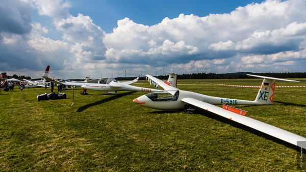 <p>Moderne Hochleistungssegelflugzeuge von auf der Binz ansässigen Flugsportvereinen.</p>